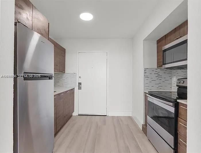 For Rent: $2,450 (2 beds, 2 baths, 963 Square Feet)