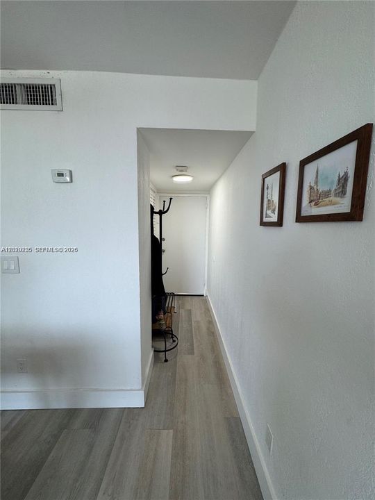For Rent: $2,450 (2 beds, 2 baths, 963 Square Feet)