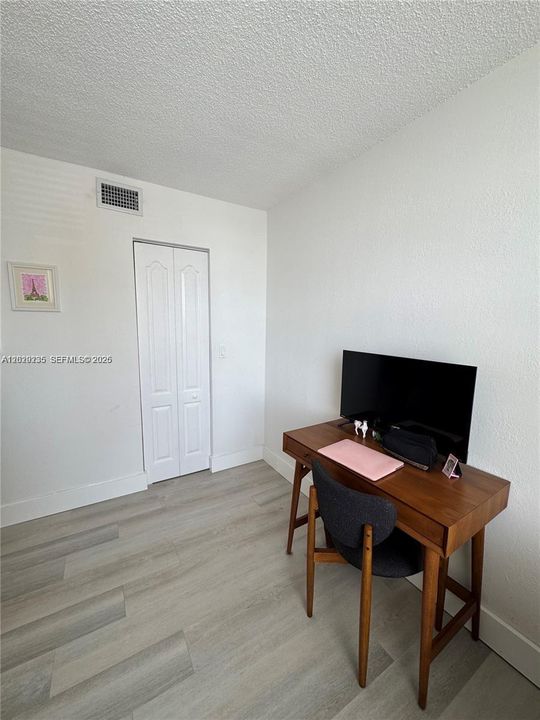 For Rent: $2,450 (2 beds, 2 baths, 963 Square Feet)