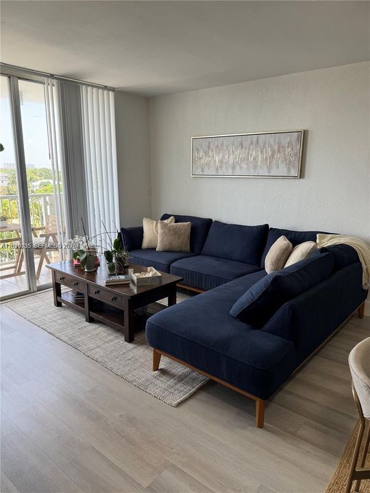 For Rent: $2,450 (2 beds, 2 baths, 963 Square Feet)