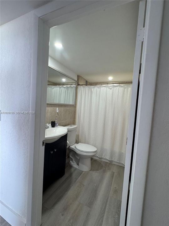 For Rent: $2,450 (2 beds, 2 baths, 963 Square Feet)