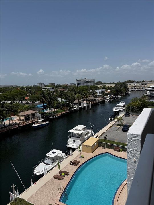 For Rent: $2,450 (2 beds, 2 baths, 963 Square Feet)