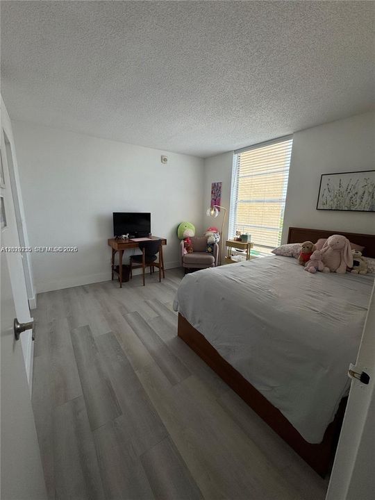 For Rent: $2,450 (2 beds, 2 baths, 963 Square Feet)