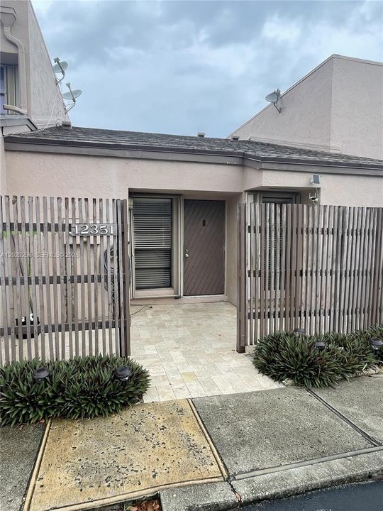 For Rent: $2,900 (3 beds, 2 baths, 1195 Square Feet)
