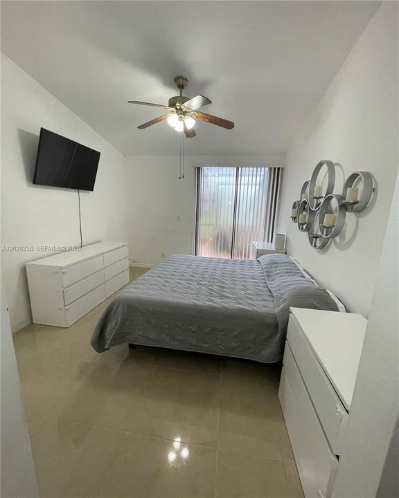 For Rent: $2,900 (3 beds, 2 baths, 1195 Square Feet)