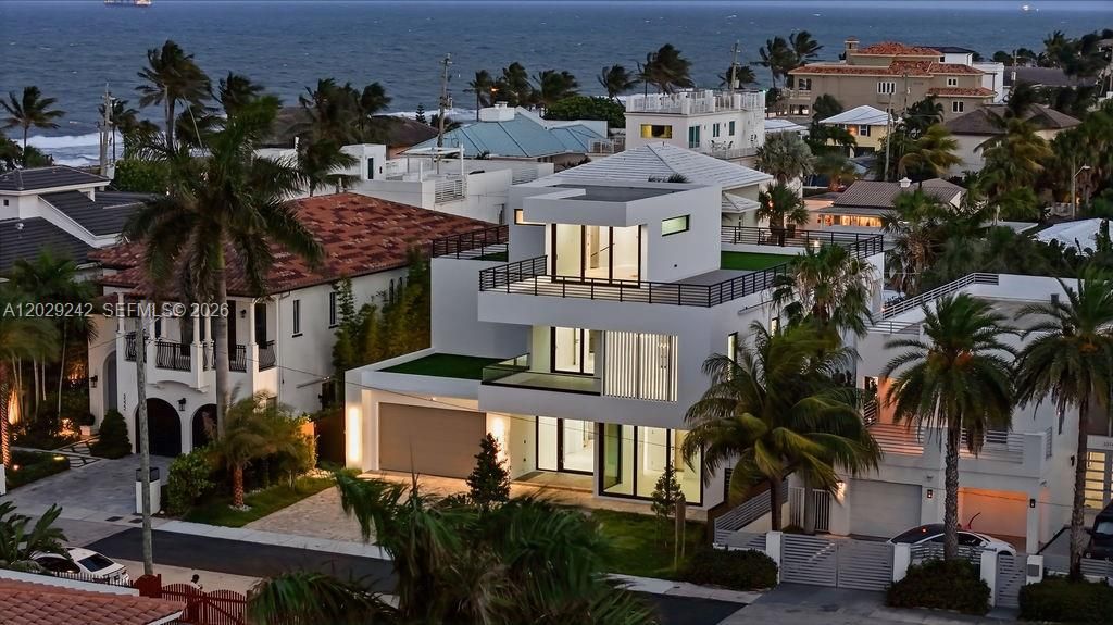 For Sale: $5,950,000 (5 beds, 7 baths, 4644 Square Feet)
