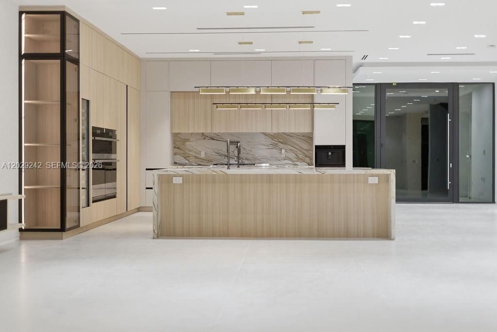 For Sale: $5,950,000 (5 beds, 7 baths, 4644 Square Feet)