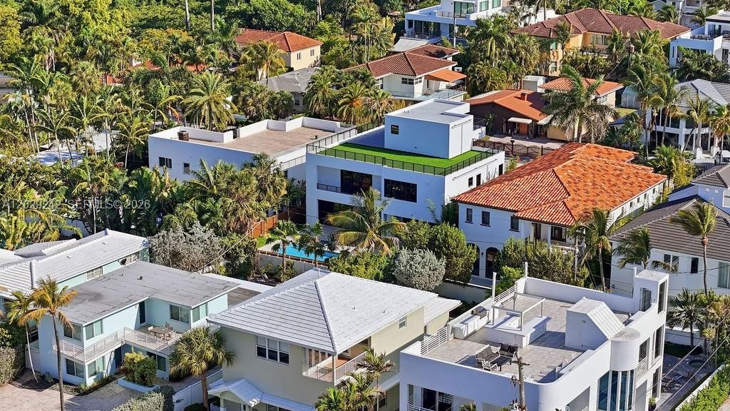 For Sale: $5,950,000 (5 beds, 7 baths, 4644 Square Feet)