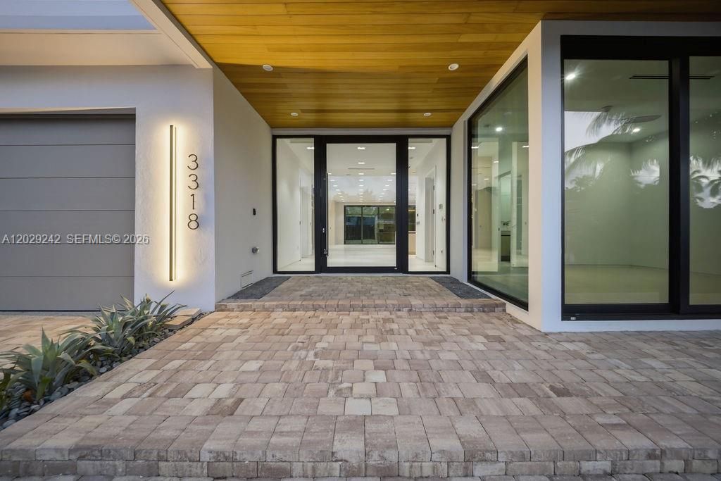 For Sale: $5,950,000 (5 beds, 7 baths, 4644 Square Feet)