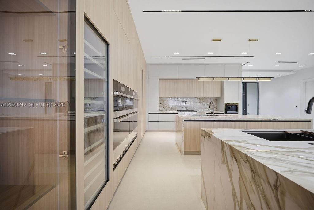 For Sale: $5,950,000 (5 beds, 7 baths, 4644 Square Feet)