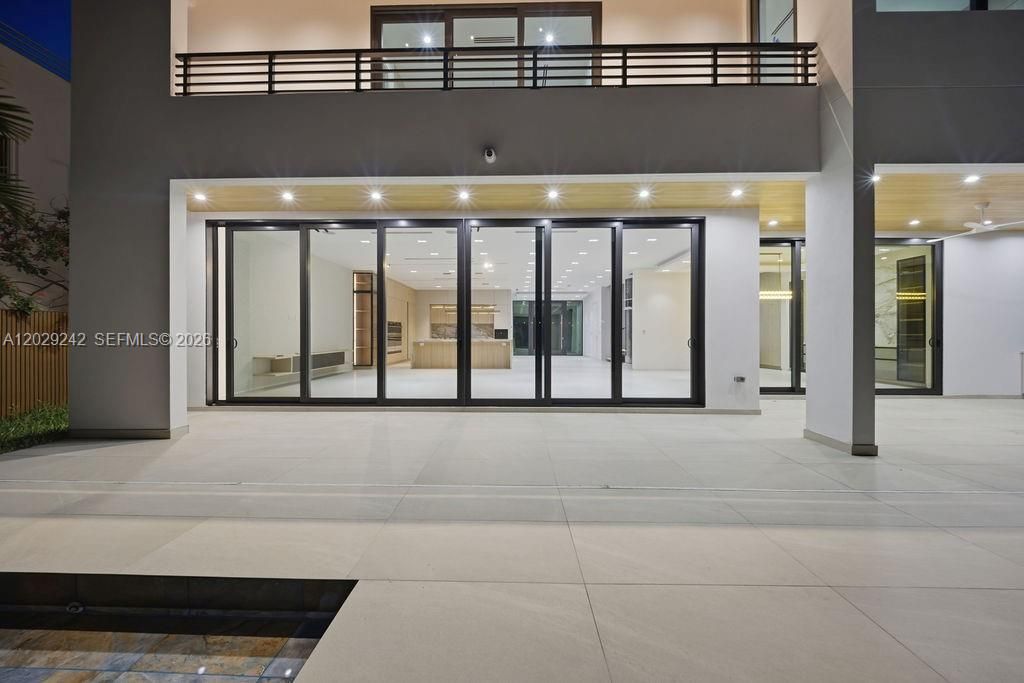 For Sale: $5,950,000 (5 beds, 7 baths, 4644 Square Feet)