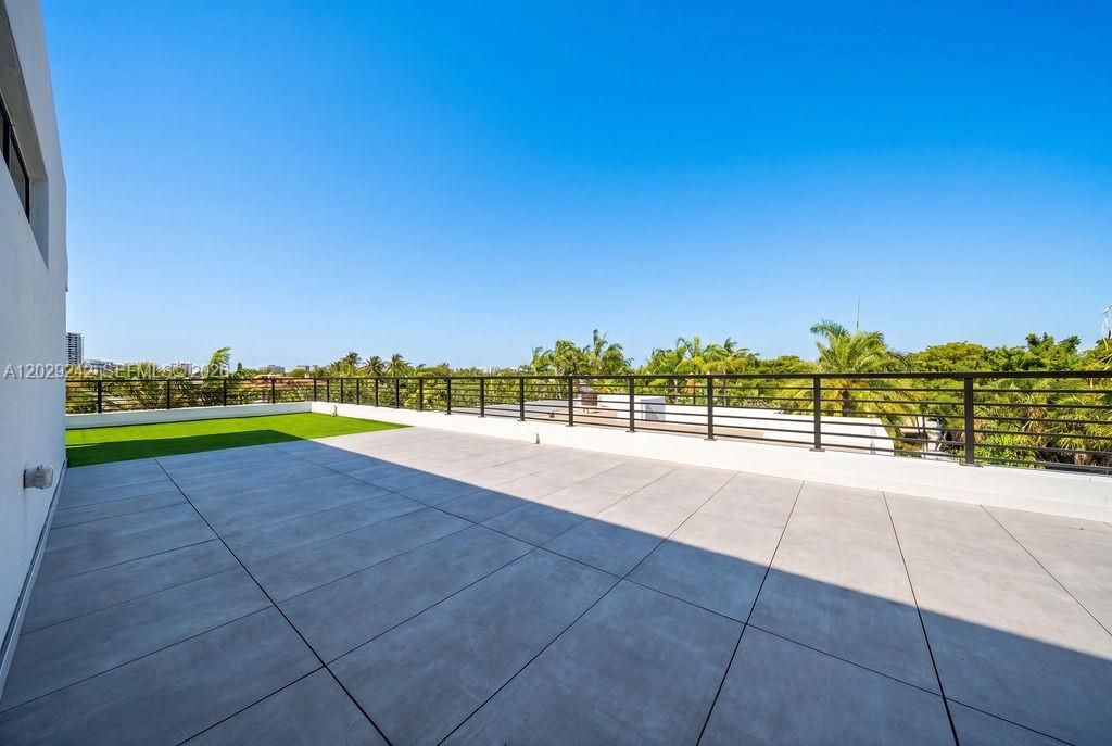 For Sale: $5,950,000 (5 beds, 7 baths, 4644 Square Feet)