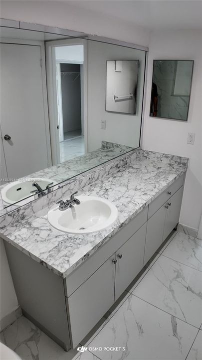 Active With Contract: $1,700 (1 beds, 1 baths, 434568 Square Feet)