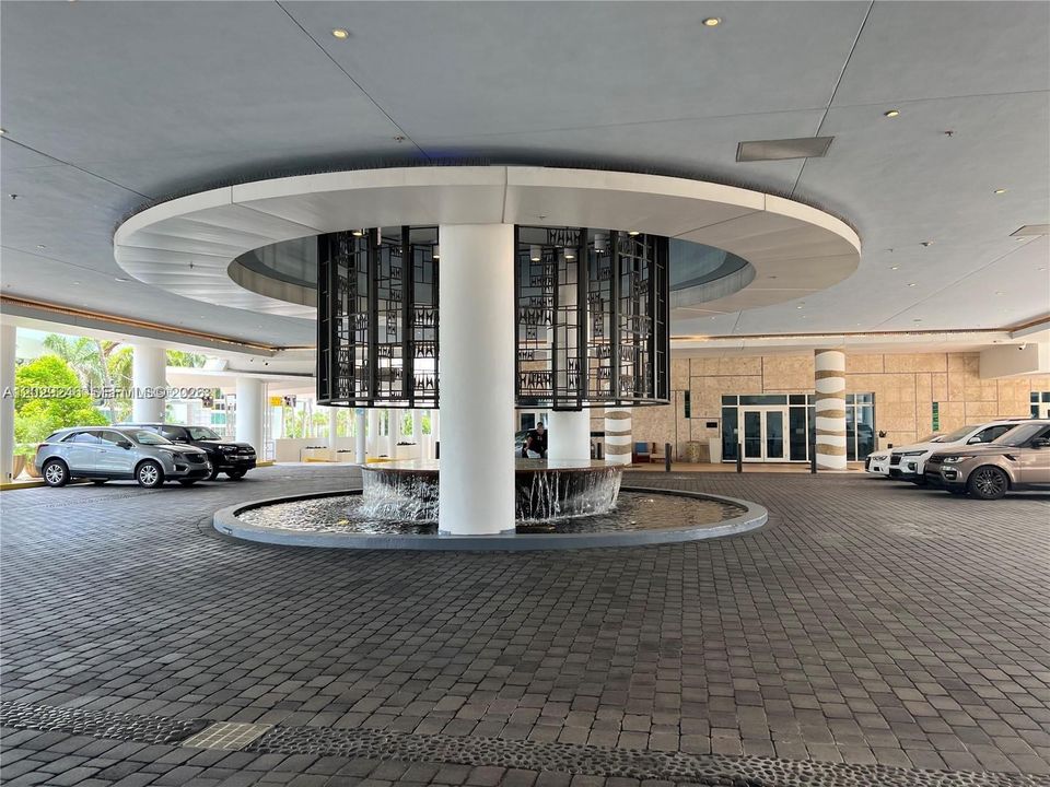 For Rent: $5,000 (1 beds, 1 baths, 757 Square Feet)