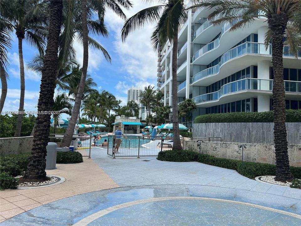 For Rent: $5,000 (1 beds, 1 baths, 757 Square Feet)