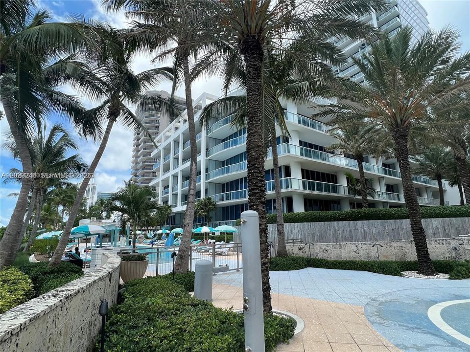 For Rent: $5,000 (1 beds, 1 baths, 757 Square Feet)