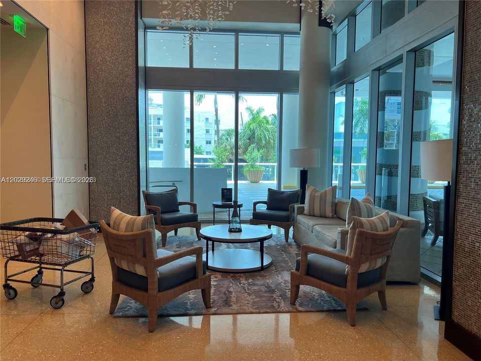 For Rent: $5,000 (1 beds, 1 baths, 757 Square Feet)