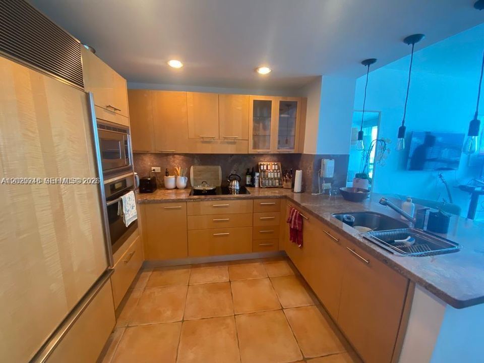 For Rent: $5,000 (1 beds, 1 baths, 757 Square Feet)