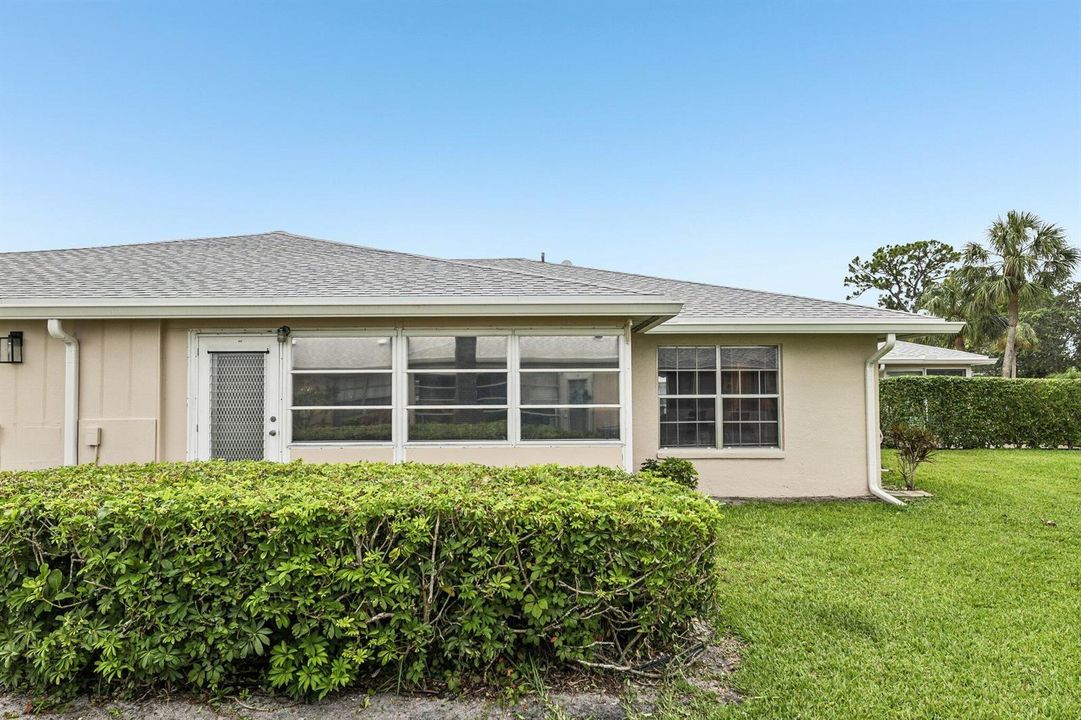 28-web-or-mls-Holyoke Ln-S3105-029