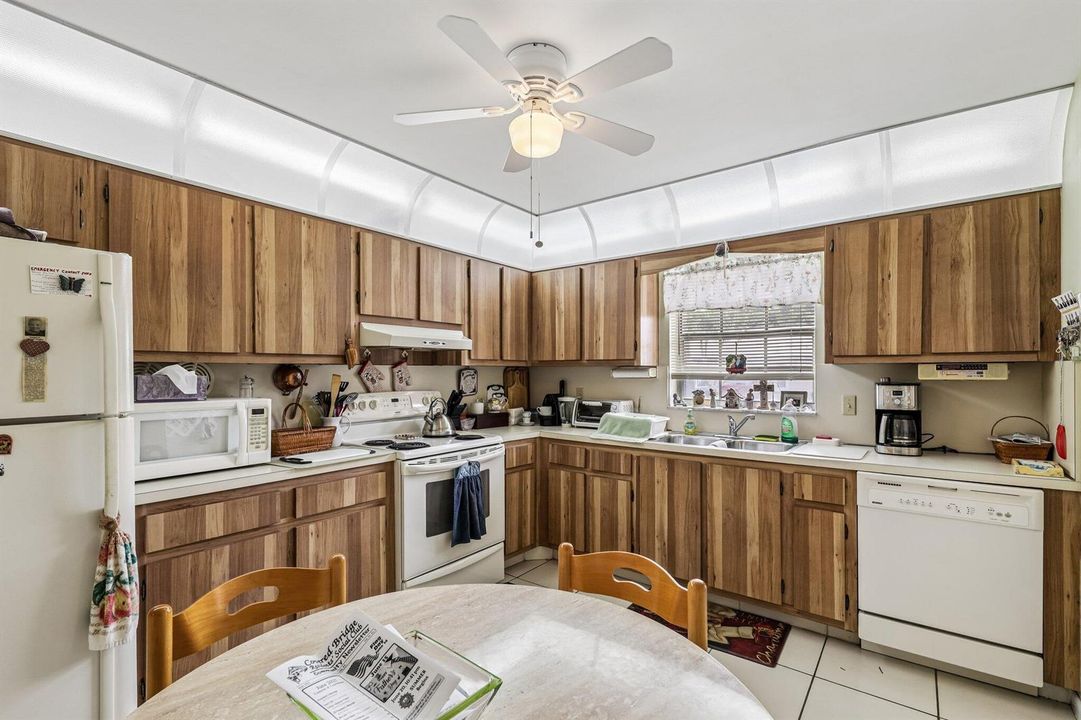 11-web-or-mls-Holyoke Ln-S3105-012
