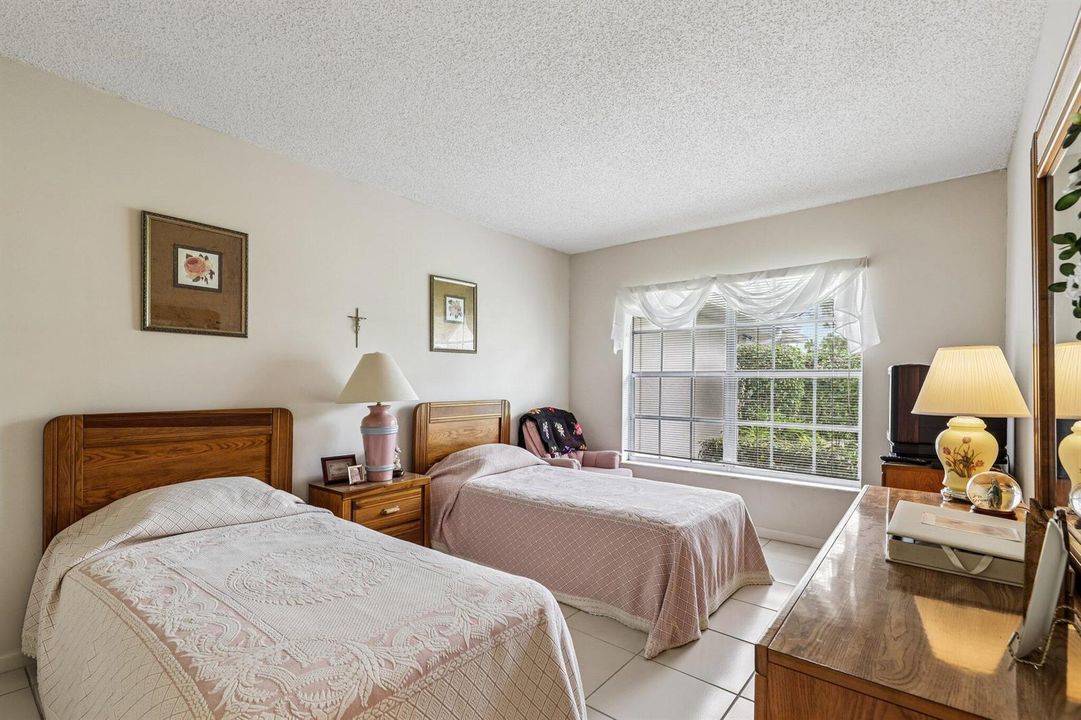 17-web-or-mls-Holyoke Ln-S3105-018