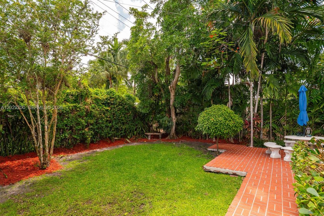 For Sale: $1,199,000 (2 beds, 1 baths, 1247 Square Feet)