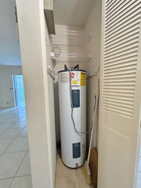 HOT WATER TANK