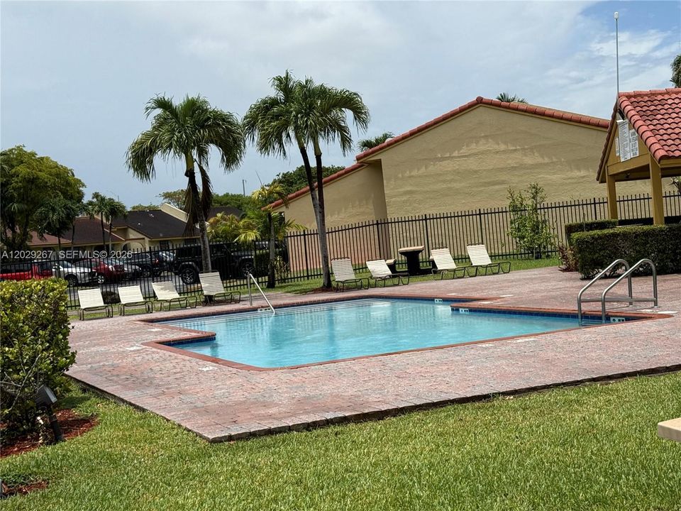 Active With Contract: $460,000 (2 beds, 2 baths, 1050 Square Feet)