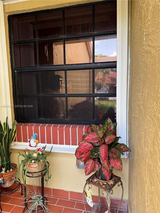 Active With Contract: $460,000 (2 beds, 2 baths, 1050 Square Feet)