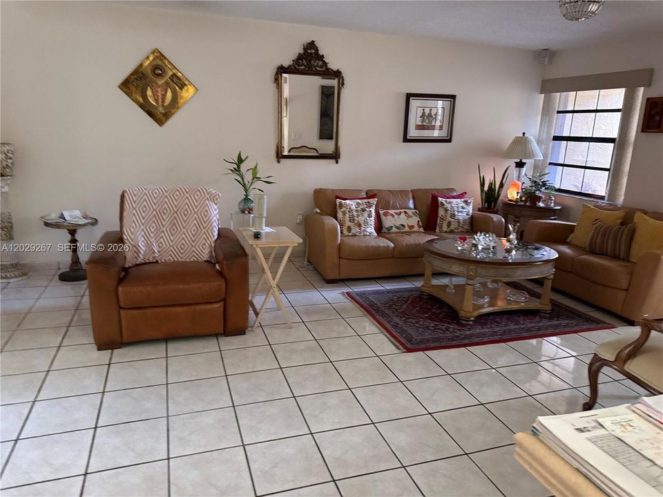 Active With Contract: $460,000 (2 beds, 2 baths, 1050 Square Feet)