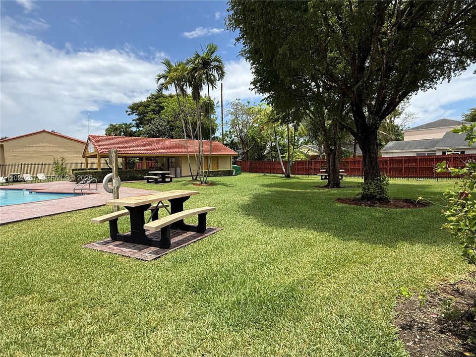 Active With Contract: $460,000 (2 beds, 2 baths, 1050 Square Feet)