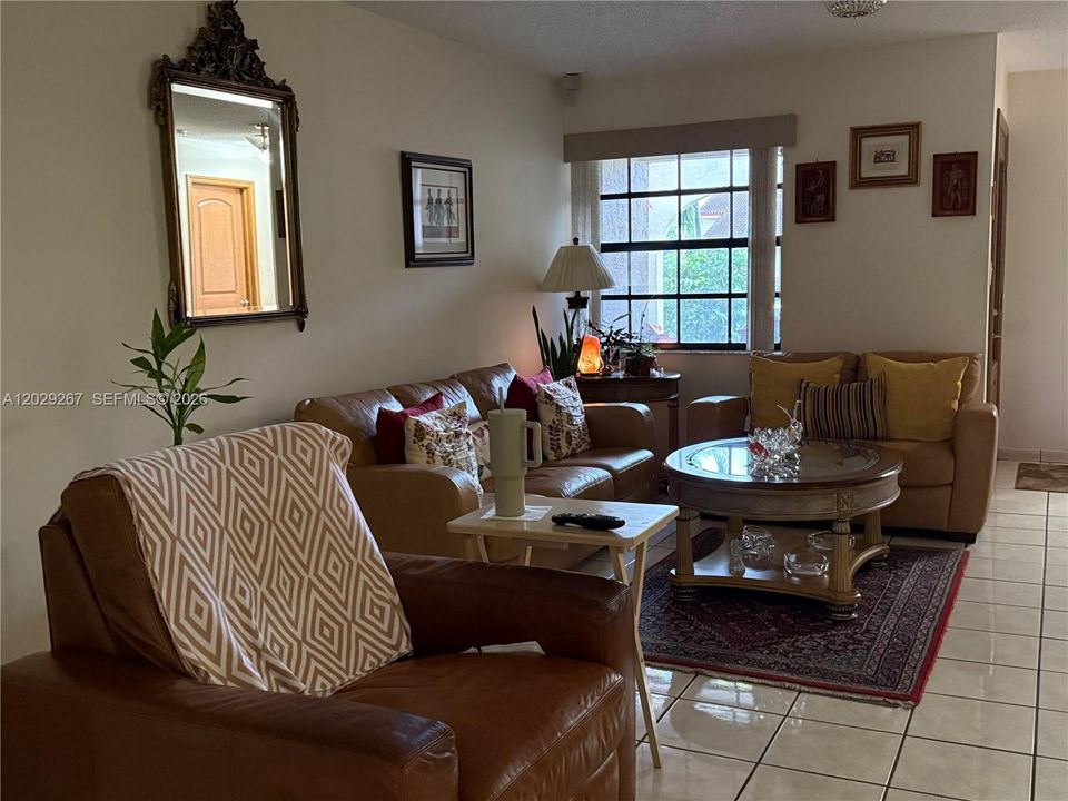 Active With Contract: $460,000 (2 beds, 2 baths, 1050 Square Feet)