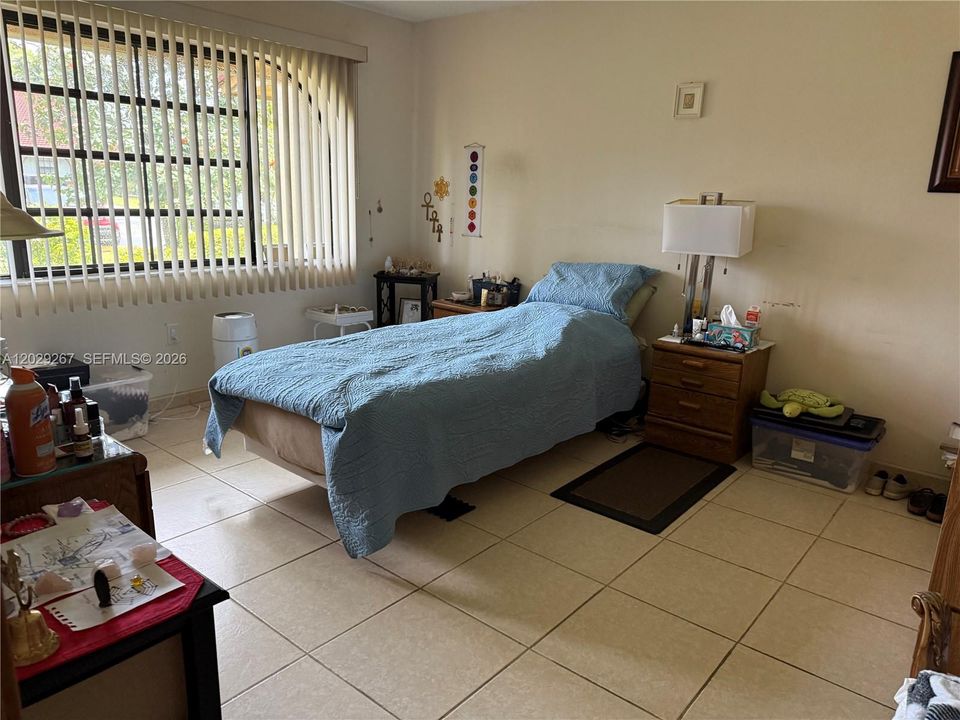 Active With Contract: $460,000 (2 beds, 2 baths, 1050 Square Feet)