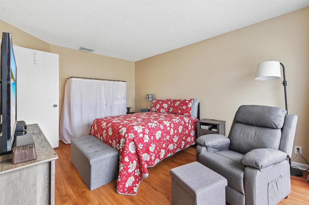 19 Bedroom 04