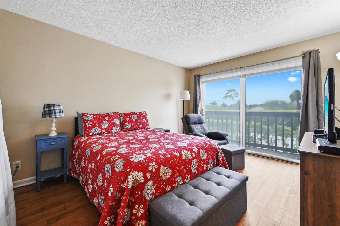 16 Bedroom 02