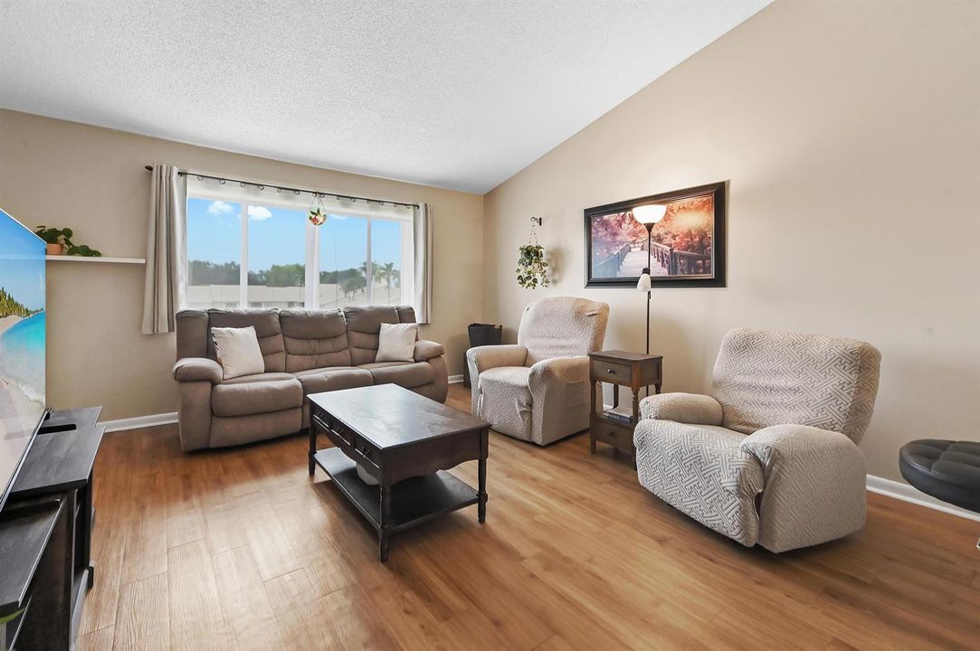 08 Living room 01