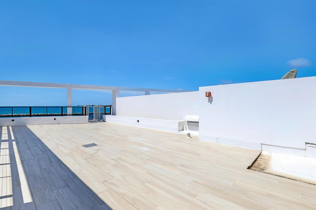 private upper deck