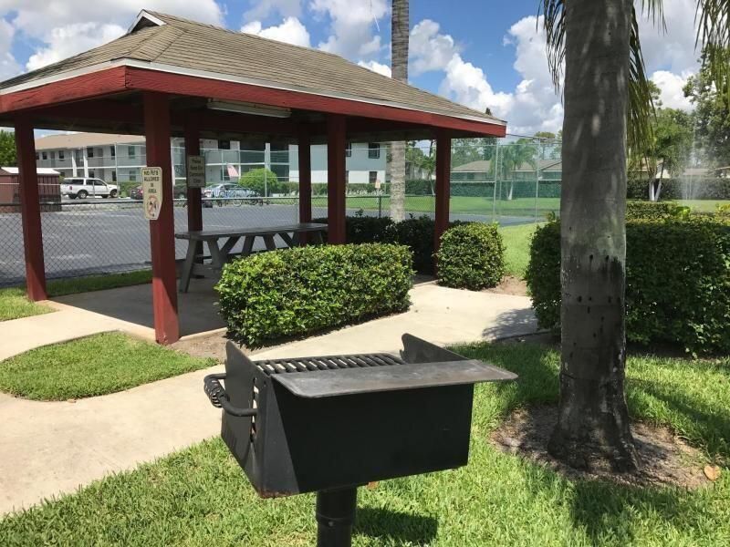 ParkviewH8 bbq and court