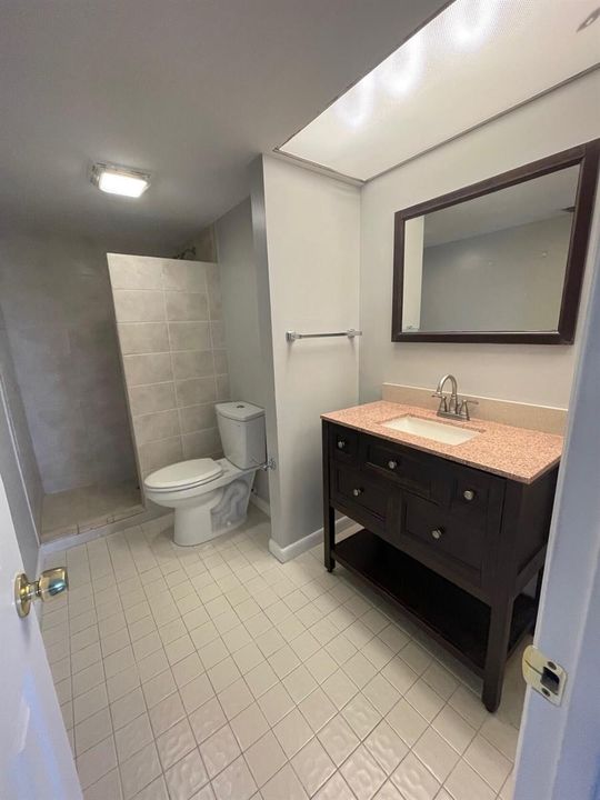 Parkview H8 main bath