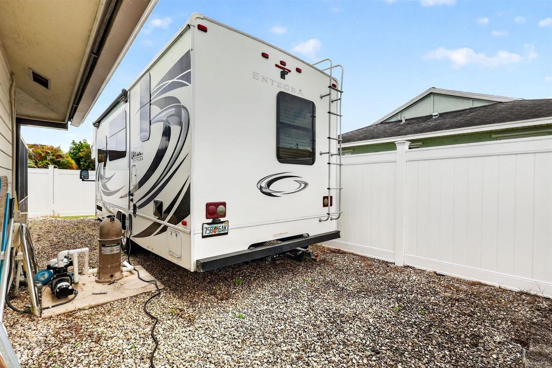 Backyard perfect for RV/Boat Storage