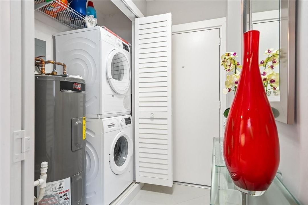 Utility Closet With Washer & Dryer