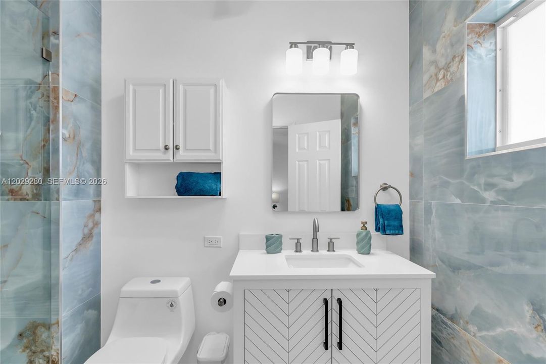 MASTER BATHROMM