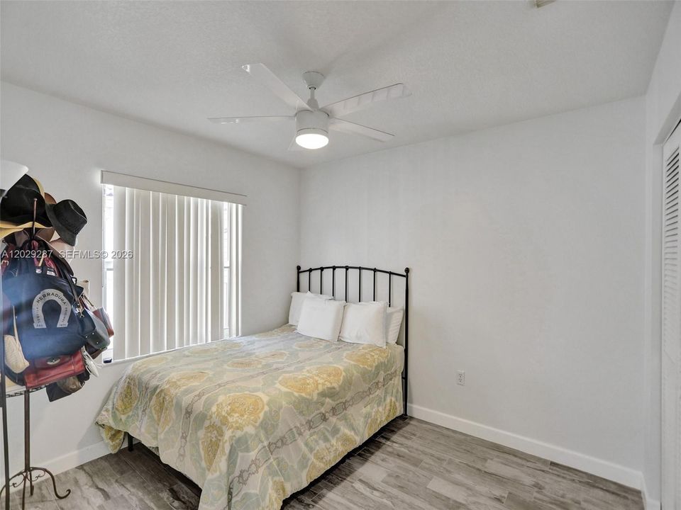 Под контрактом: $3,700 (3 спален, 2 ванн, 1637 Квадратных фут)