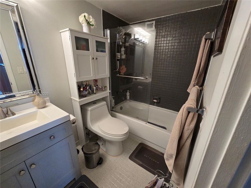 En Venta: $312,000 (1 camas, 1 baños, 915 Pies cuadrados)