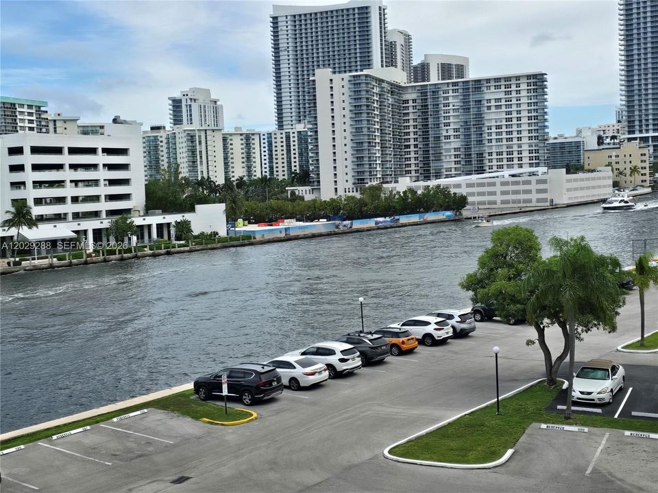 En Venta: $312,000 (1 camas, 1 baños, 915 Pies cuadrados)