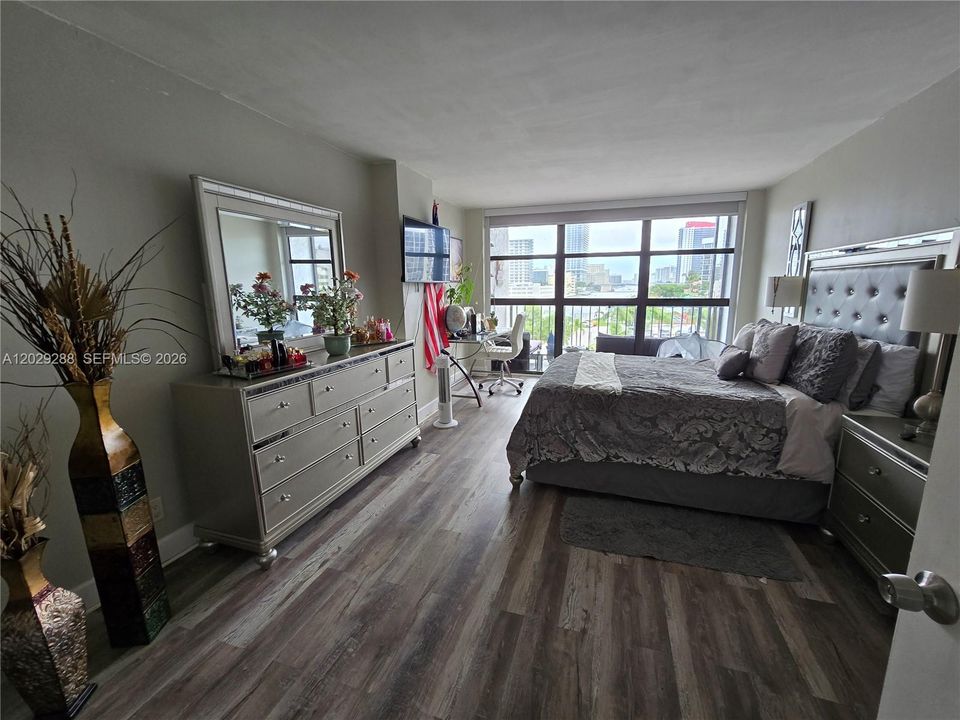 En Venta: $312,000 (1 camas, 1 baños, 915 Pies cuadrados)