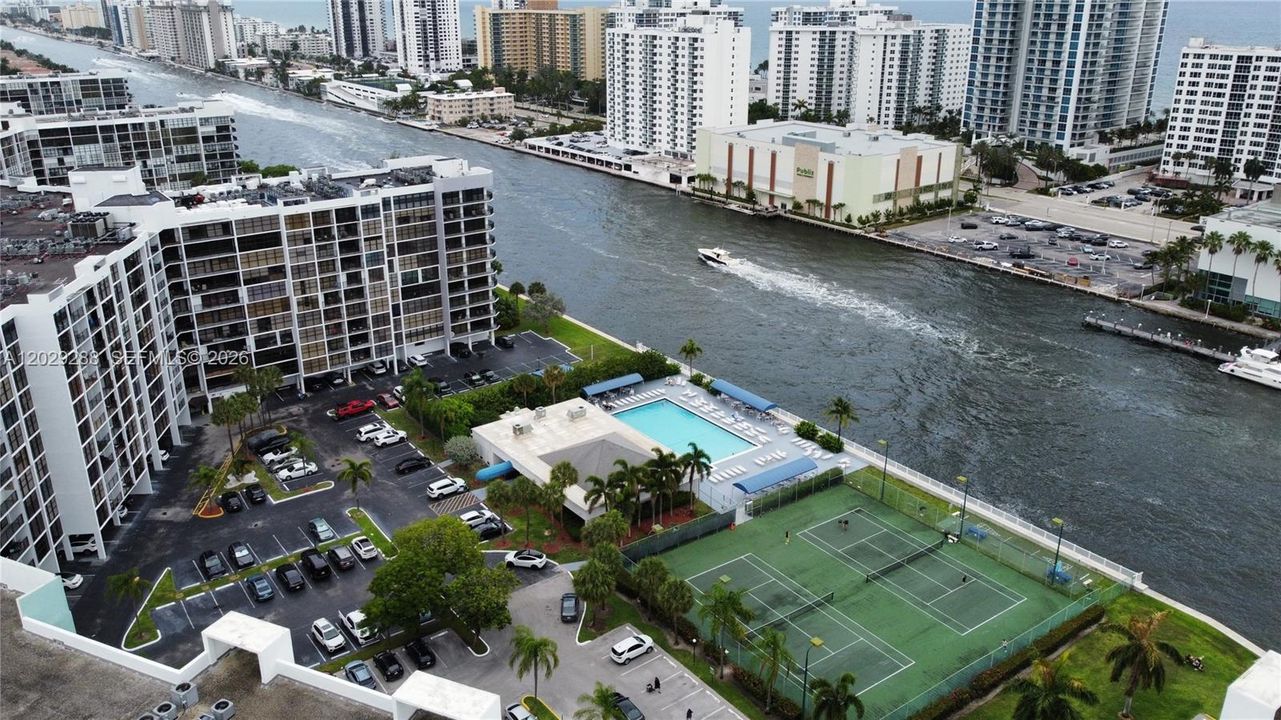 En Venta: $312,000 (1 camas, 1 baños, 915 Pies cuadrados)