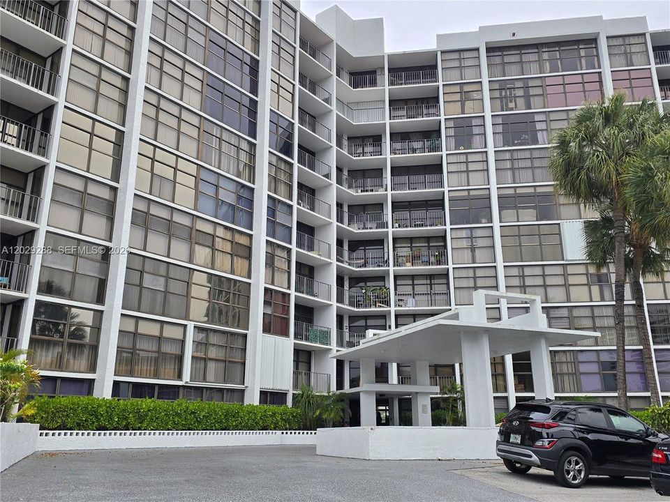En Venta: $312,000 (1 camas, 1 baños, 915 Pies cuadrados)