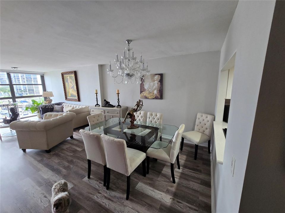 En Venta: $312,000 (1 camas, 1 baños, 915 Pies cuadrados)