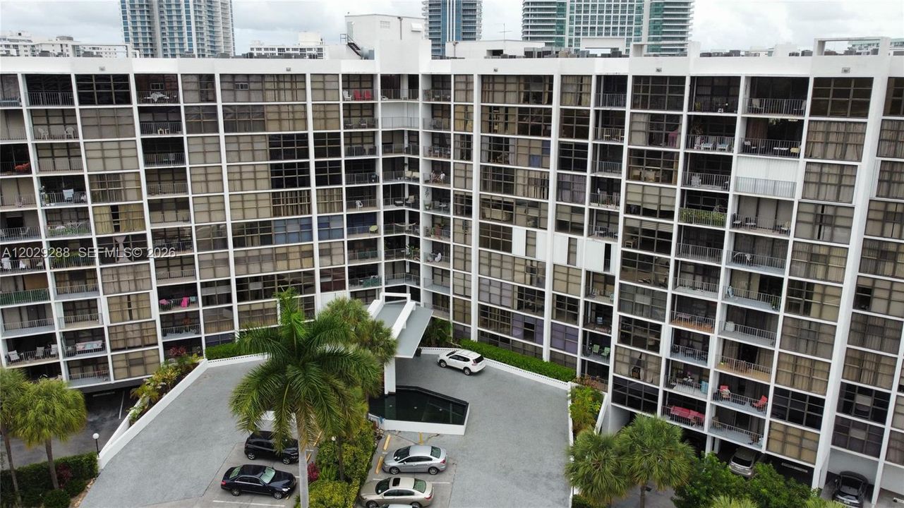 En Venta: $312,000 (1 camas, 1 baños, 915 Pies cuadrados)